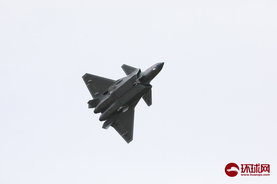 8月26日，2022年空军航空开放活动暨长春航空展在吉林长春开幕，歼-20作为“重量级明星”进行飞行展示。摄影：环球网 乔炳新