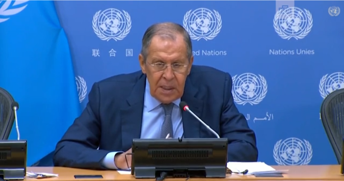 拉夫罗夫当地时间9月24日在新闻发布会上发言的画面，图源：俄罗斯独立电视台视频截图