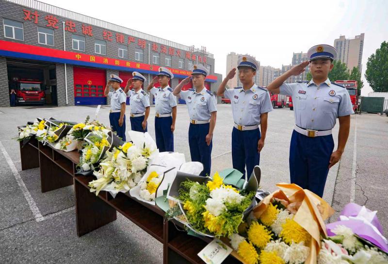 “逆行”救人消防员冯振牺牲，队友：至今都无法接受他不在了