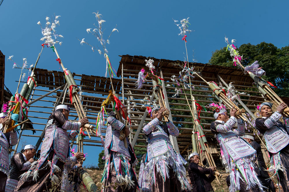 贵州从江上歹苗寨欢度芦笙节 苗族同胞载歌载舞庆祝丰收