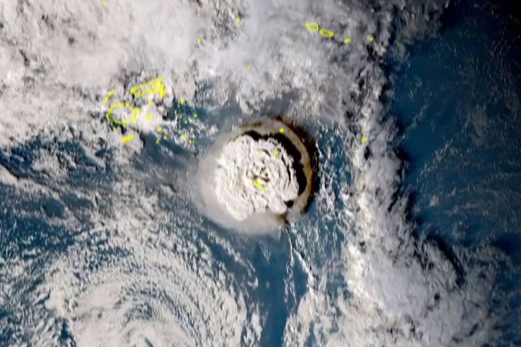 汤加海底火山喷发卫星图像。图源视觉中国