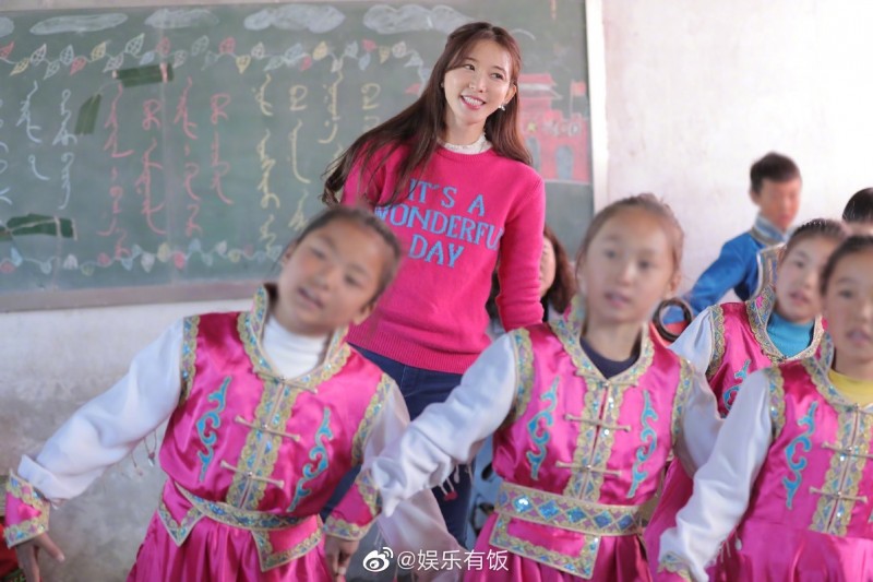林志玲被台媒翻出去年曾到内蒙古演唱《我和我的祖国》。图源：台媒
