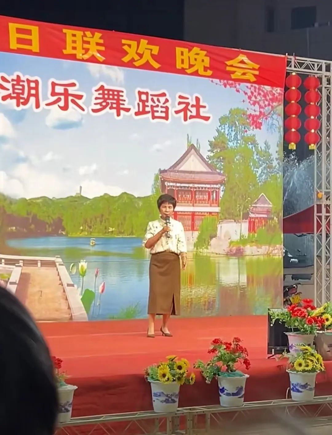 年近花甲的阿姨叫李德如,自称"如姨",来自汕头市澄海区莲上镇盛洲村