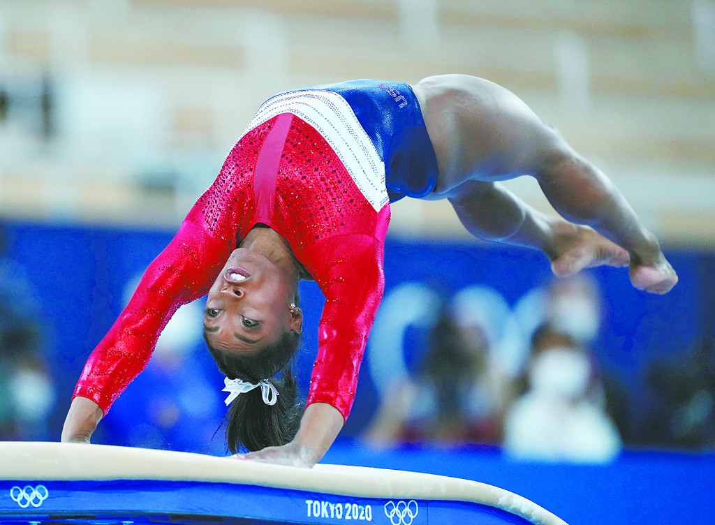 27日，拜尔斯在体操女团决赛中跳马失误。