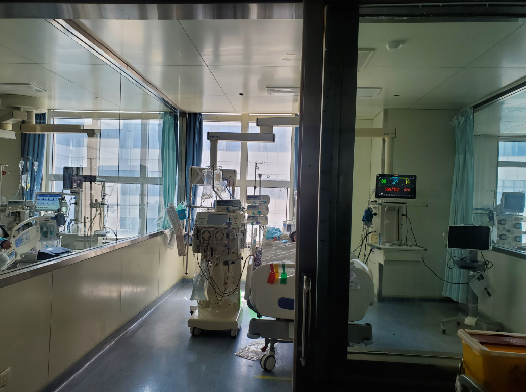 在重症医学科抢救中毒病人 图源秦皇岛市第一医院