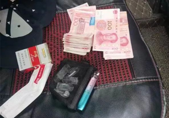 肖某,龚某二人被警方抓获,车内查获还未来得及出售的"上头"电子烟和