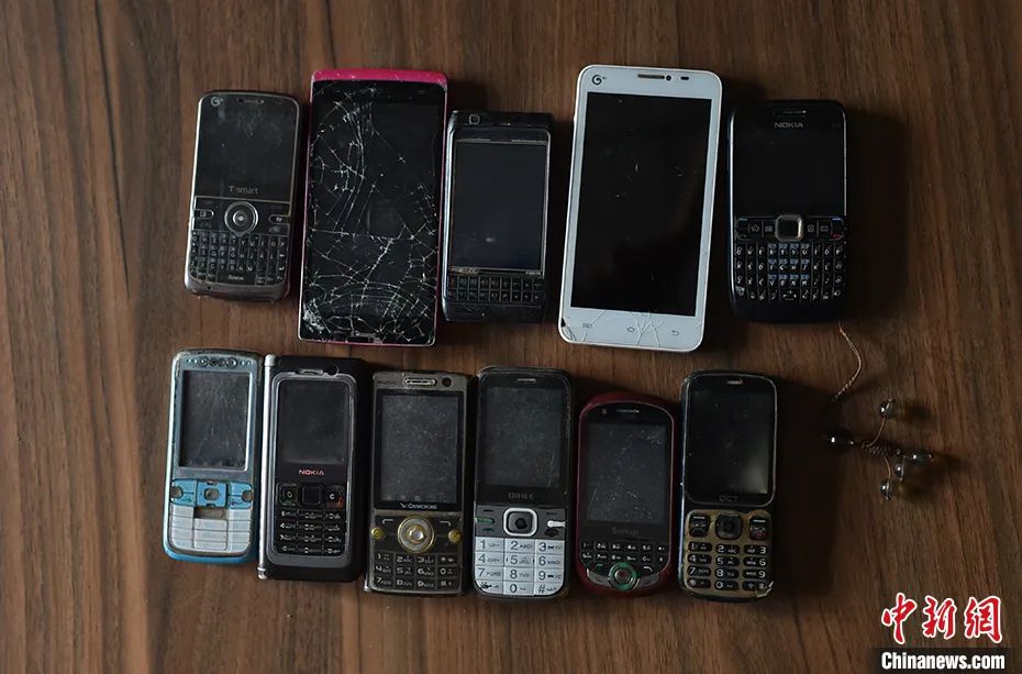 凡人歌人称拇指作家她按坏13部手机写出百万字作品