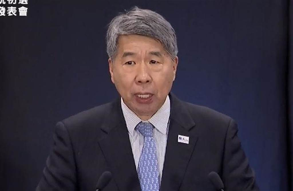 张亚中揭批为何台湾可以被美国随意奚落：当你自己先跪下来，别人自然站着对你说话