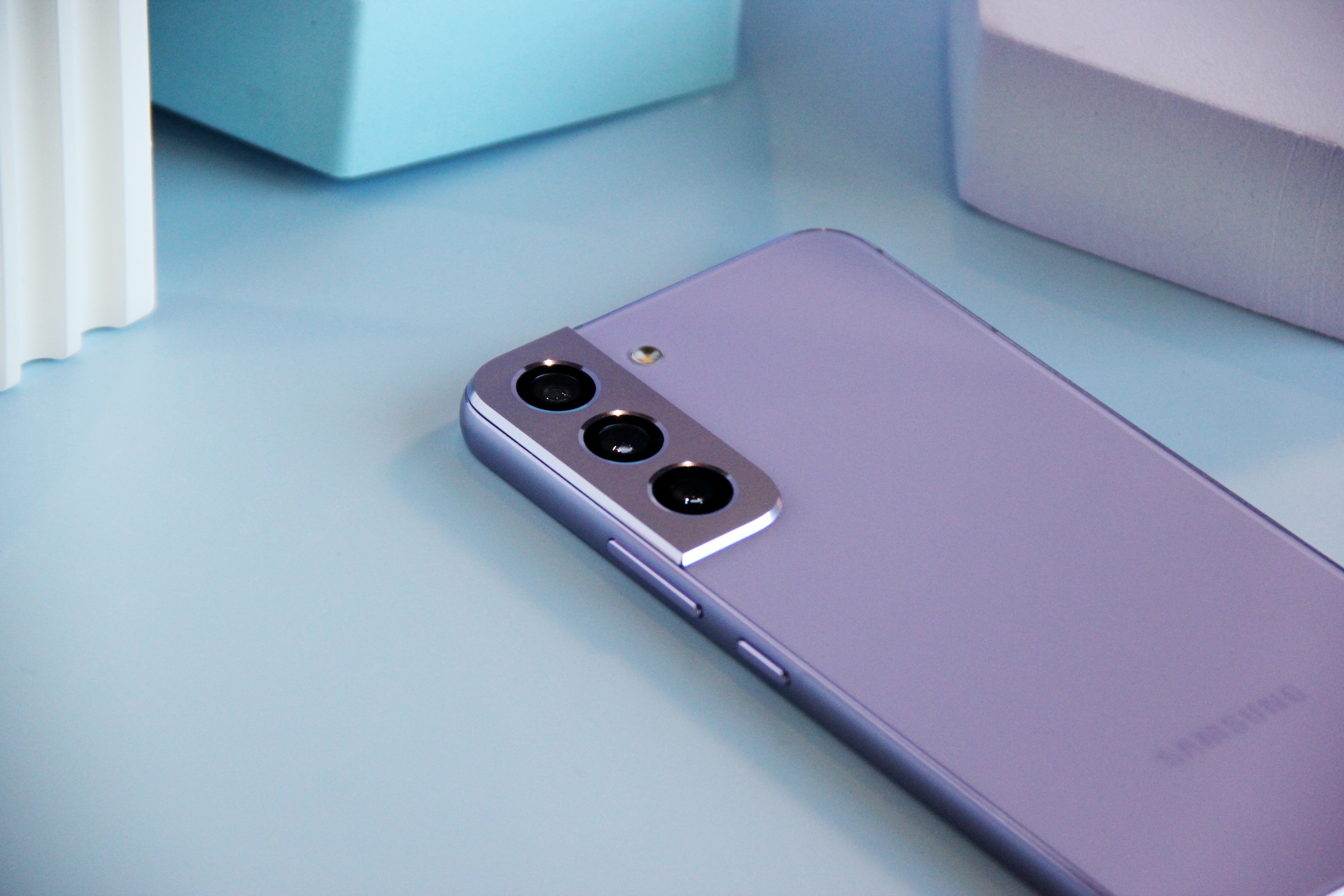 三星galaxys22幽紫秘境体验标志性轮廓设计哑光质感涂层