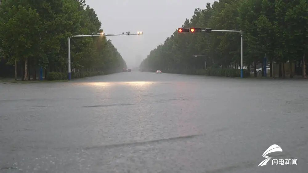 局部已降特大暴雨！山东暴雨红色+强对流黄色双预警齐发！今天仍有强降雨