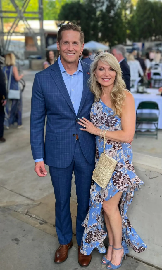 另一方面,在被媒体问及离婚原因时,米勒表示,她确信麦考密克"不会表态