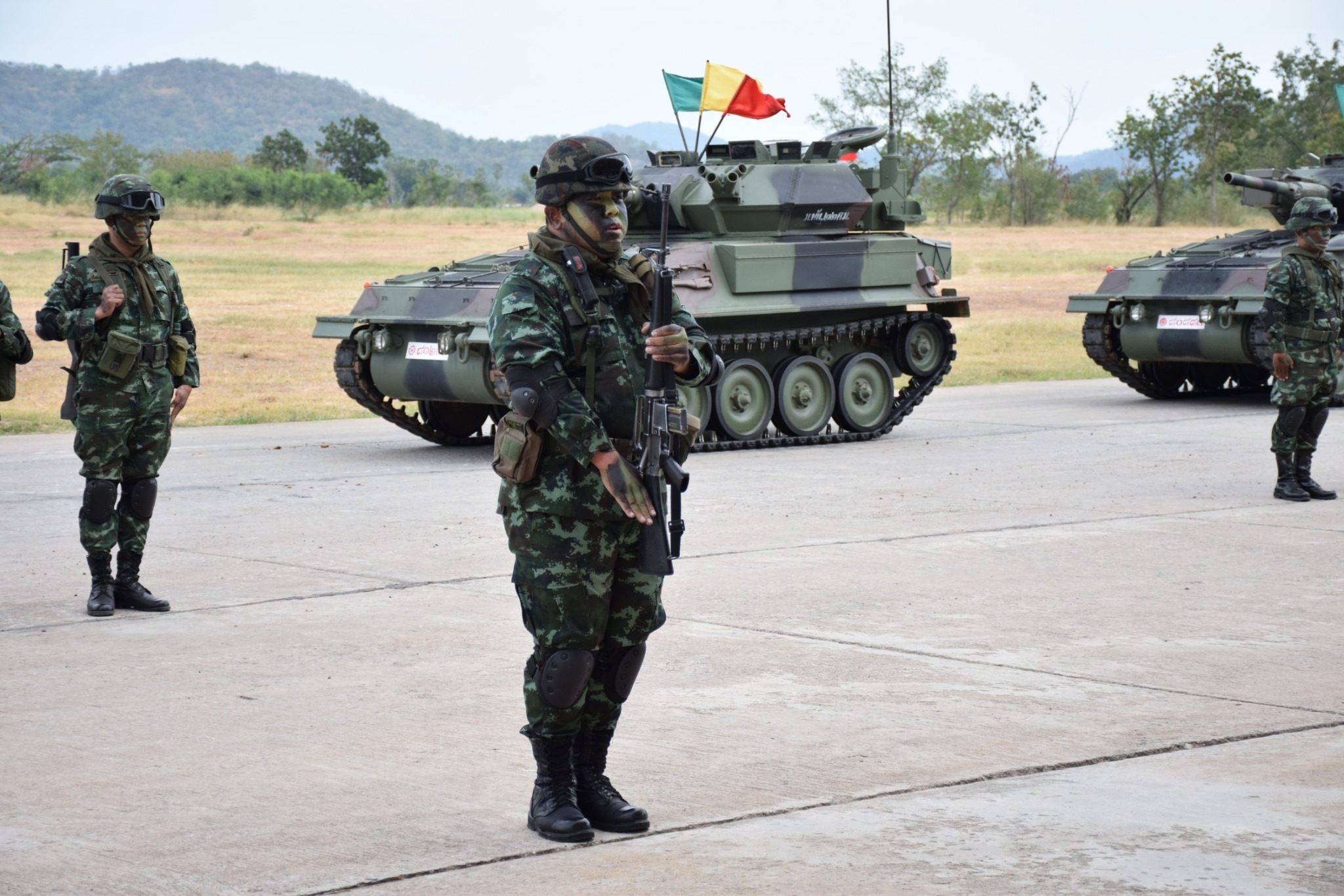 泰国采购的美制黄貂鱼轻型坦克坦克部队接受检阅泰国陆军的美制m60