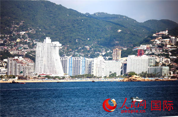 矗立在港湾的最高白色建筑——阿卡普尔科大酒店 于世文 摄