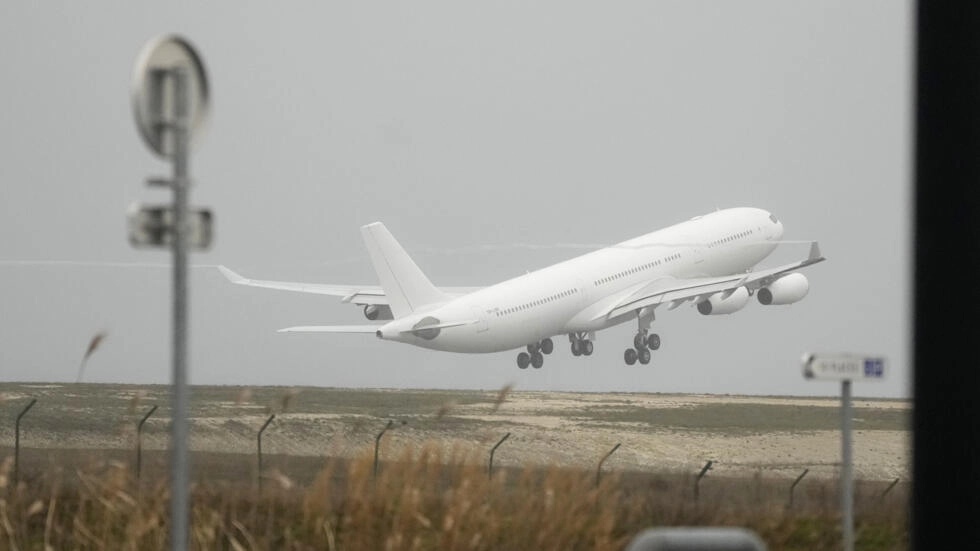 資料圖:當地時間12月25日,這架飛機從法國瓦特里機場起飛.