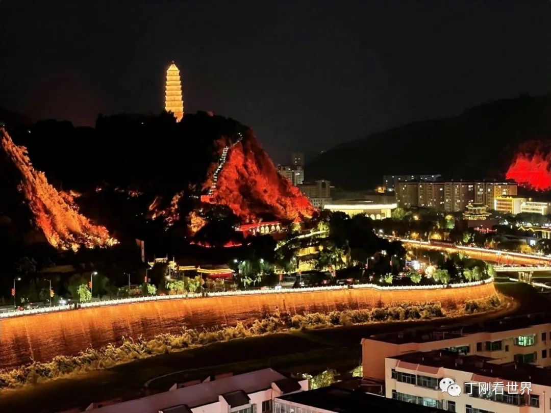 延安宝塔山夜景 丁刚摄