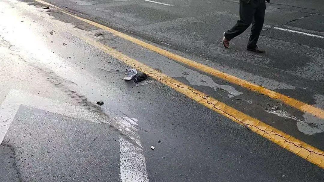 突发惨剧哈尔滨一翻斗车把行人碾轧车轮下刹车痕迹100多米