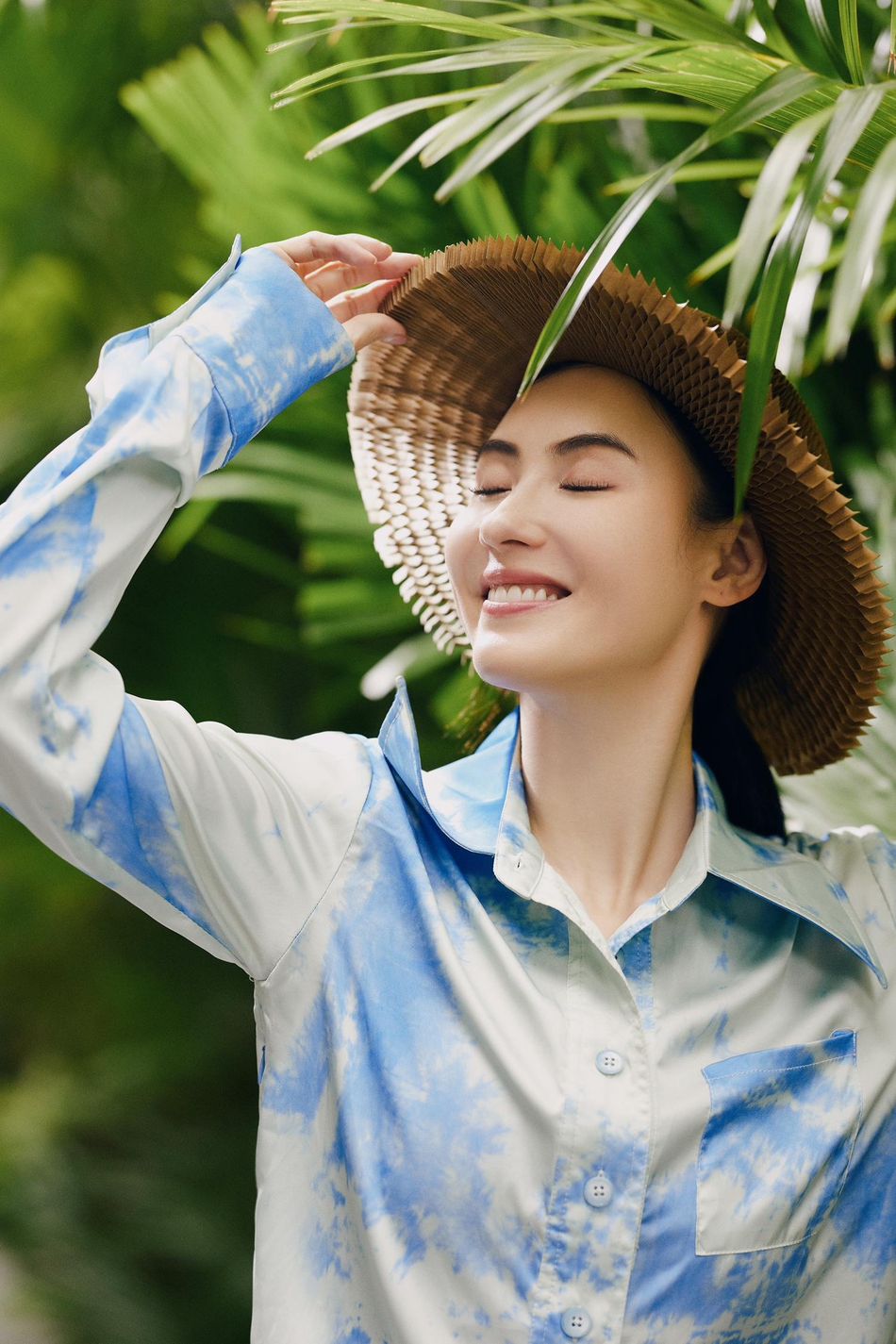 张柏芝再次复刻19岁专辑写真