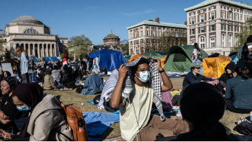 2024年4月26日,学生在纽约哥伦比亚大学参加支持巴勒斯坦活动 图源:外媒