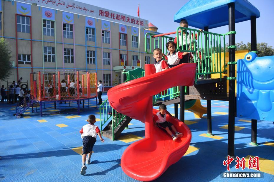 探访新疆和田县布扎克乡库木村幼儿园
