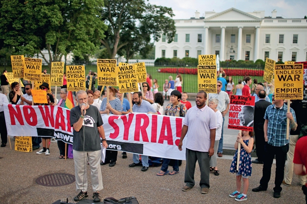 2013年8月29日，麦戈文及其支持者在白宫北侧示威，反对美国对叙利亚采取军事行动。