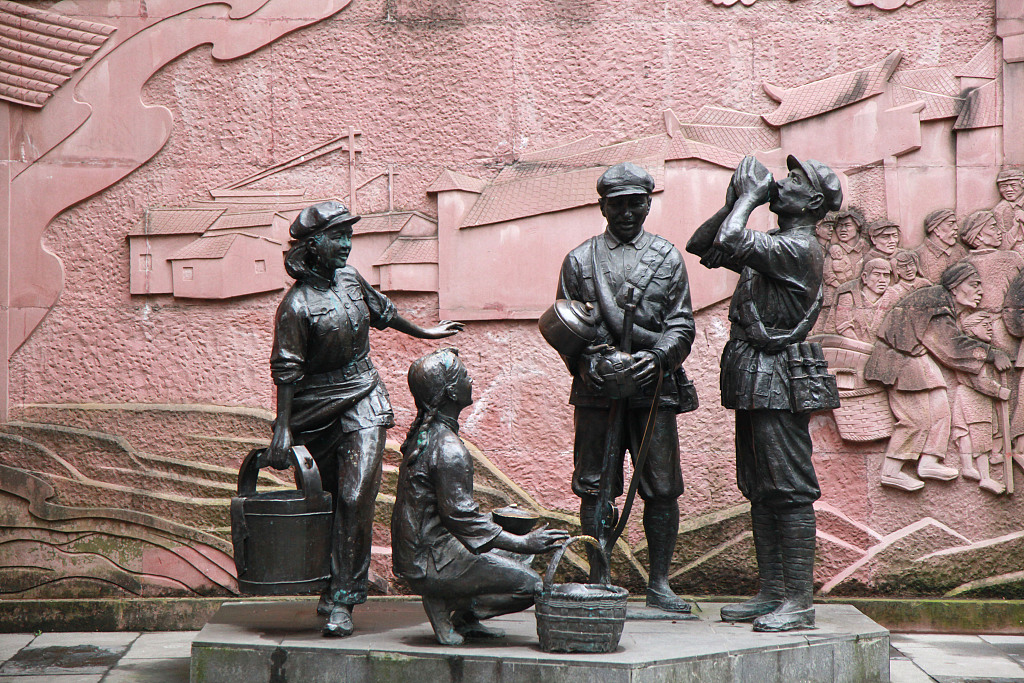 遵义红色旅游商业街——红军街,反映红军与当地群众"军民鱼水情"的