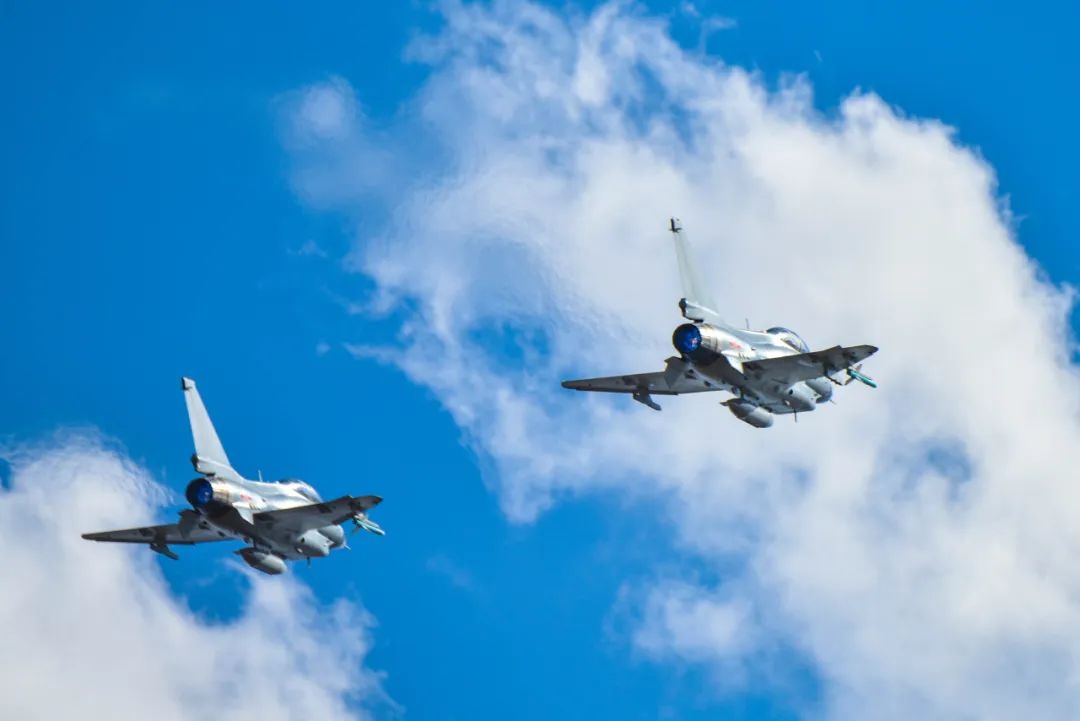 万米高空,展开激烈厮杀