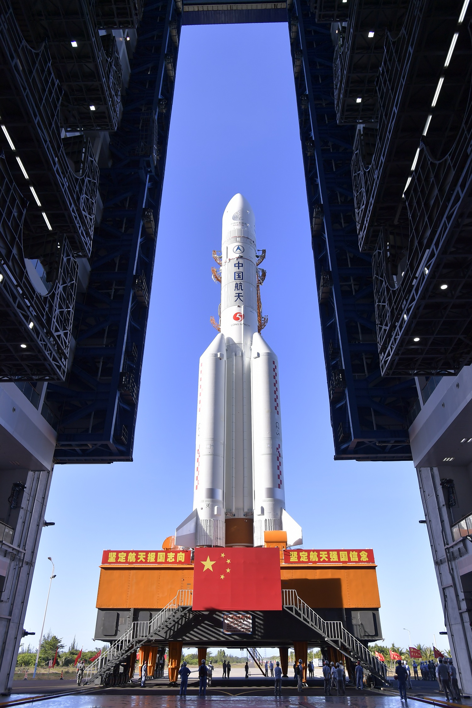 【多图&视频】长征五号遥二火箭垂直转运 7月2日-5日择机发射！