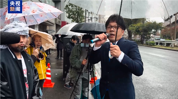 △11月21日,部分日本民众在东京日美合同委员会前举行抗议。