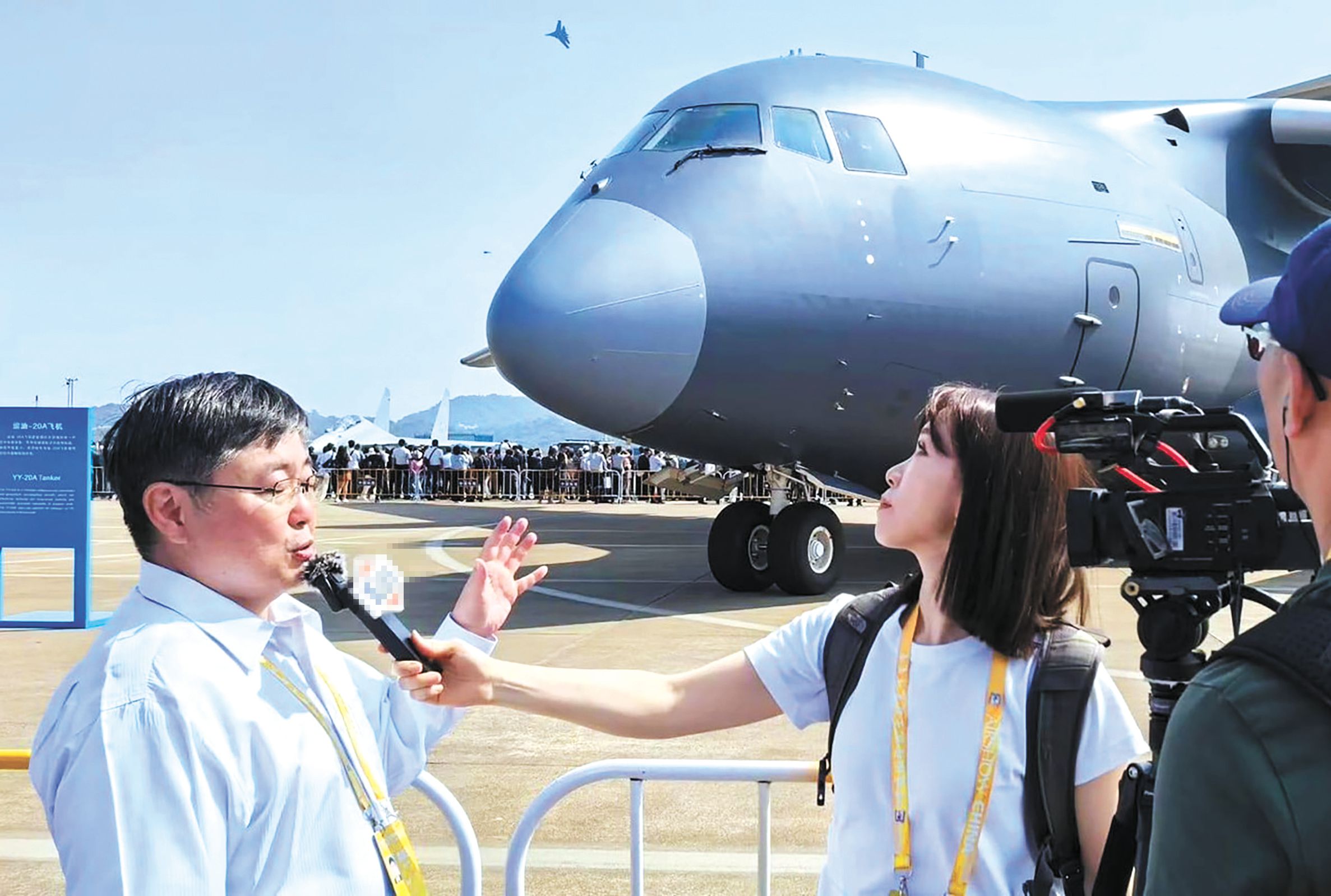 吕礼诗在珠海航展接受台湾TVBS新闻采访。