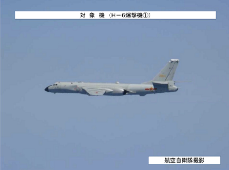 中国轰-6轰炸机，图自日本防卫省综合幕僚监部24日的发布消息