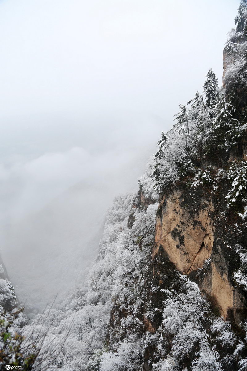 甘肃平凉崆峒山迎来初雪02漫山银装素裹