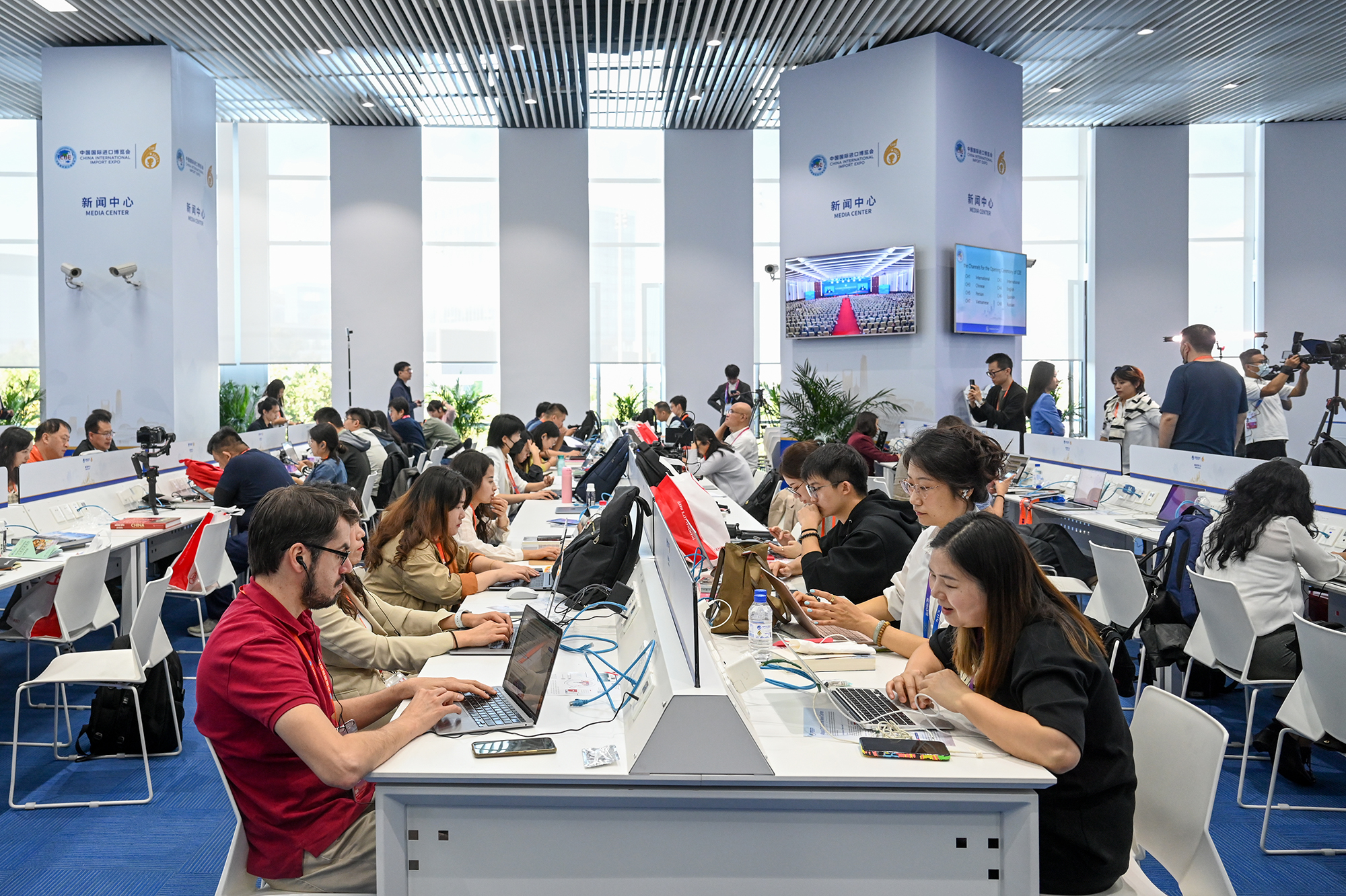 本届进博会吸引了3200余名中外媒体记者注册报名采访。