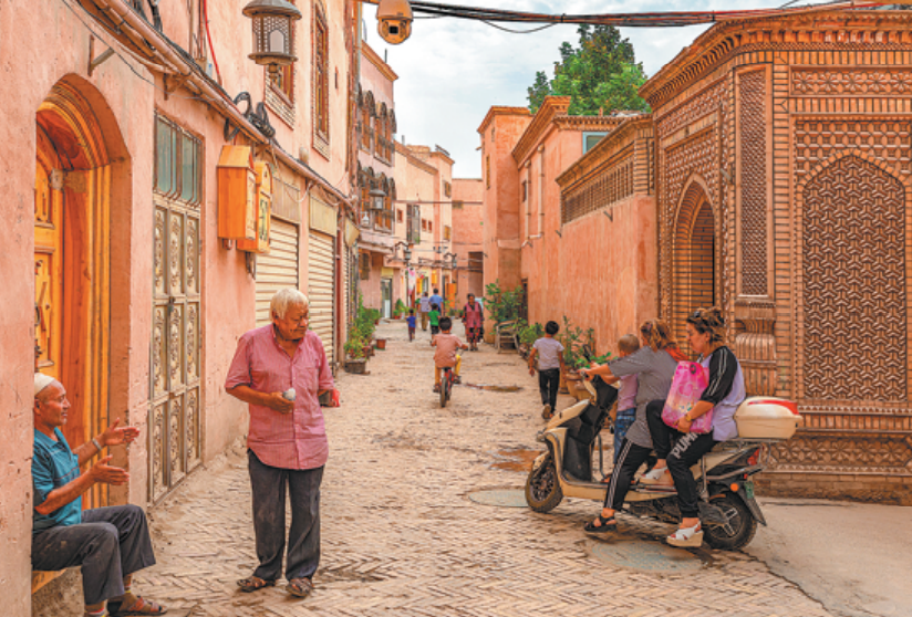 The old city of Kashgar can be seen to preserve essential parts of Uygur folk culture, customs, architecture, Xinjiang Uygur autonomous region, on Aug 8, 2018. SHANG CHANGPING/FOR CHINA DAILY