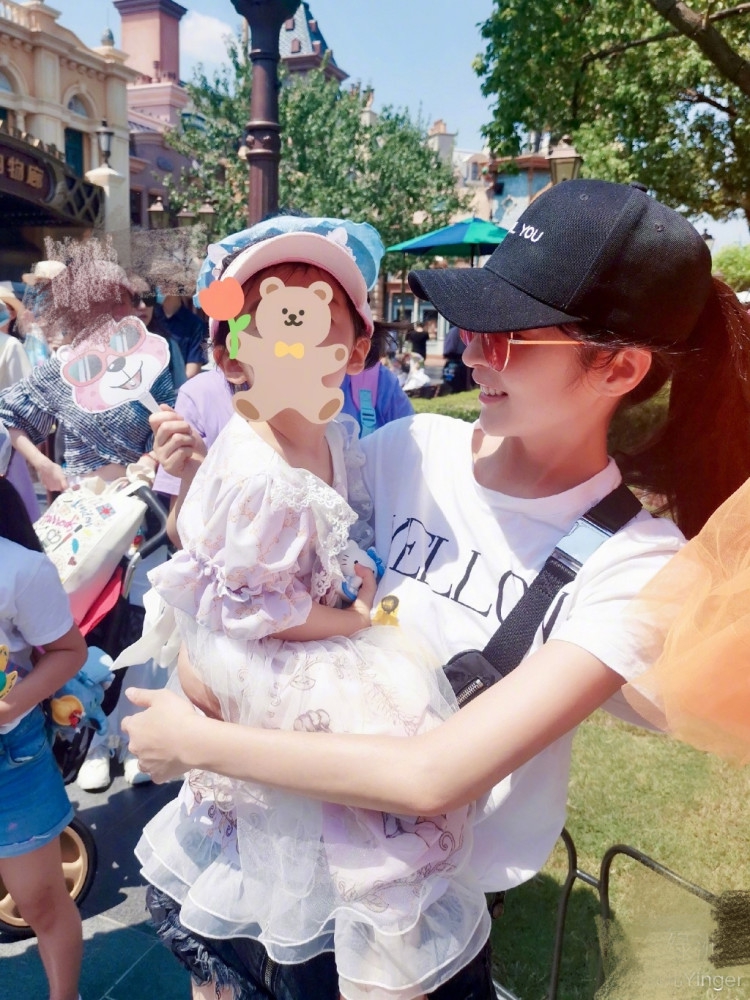 颖儿付辛博女儿正脸曝光小月亮扎小揪揪超可爱