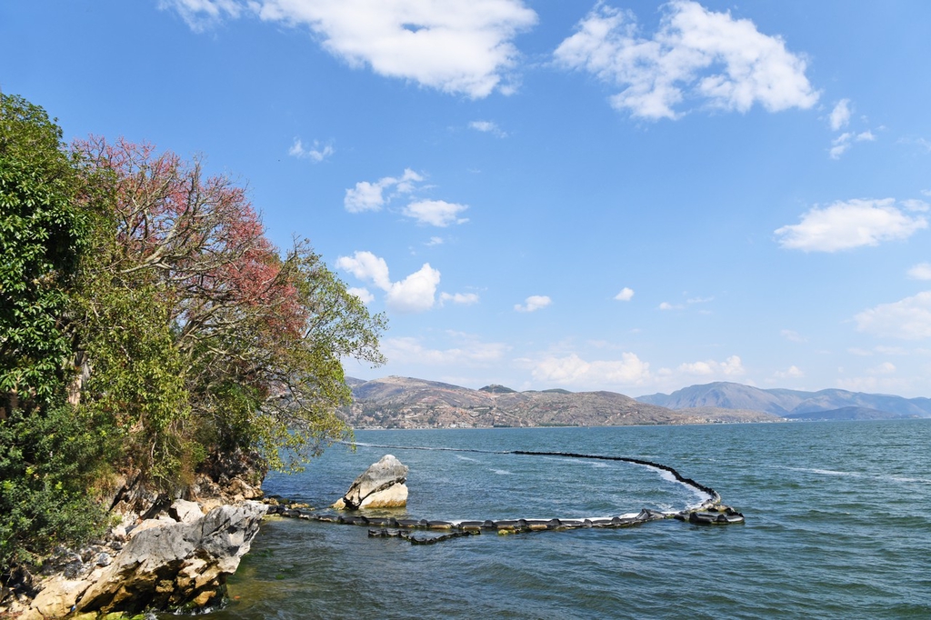 据悉,洱海古称昆明池等,位于云南大理市,是仅次于滇池的云南第二大湖.