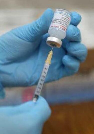 莫德纳疫苗药液瓶资料图(图片来源:外媒)