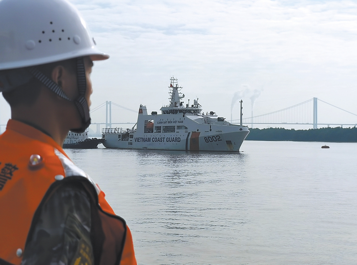 越南海警8002艦12月4日至8日訪問中國廣州.(樊巍 攝)