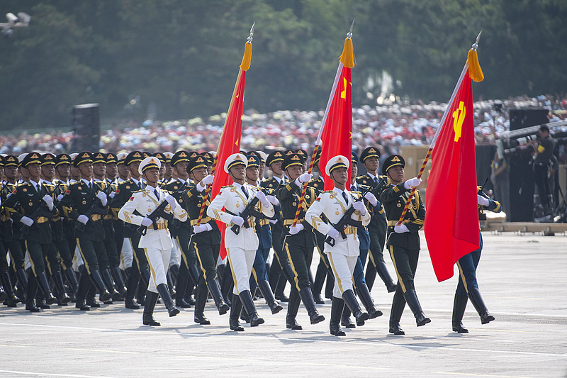 中国在天安门广场举行九三大阅兵。