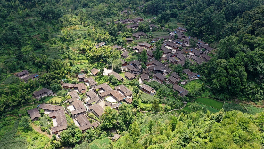 航拍重庆酉阳夏日古寨