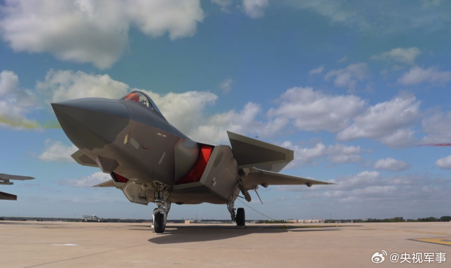 在2025空军航空开放活动和长春航空展现场，歼-20战机首次进行静态展示。图源央视军事