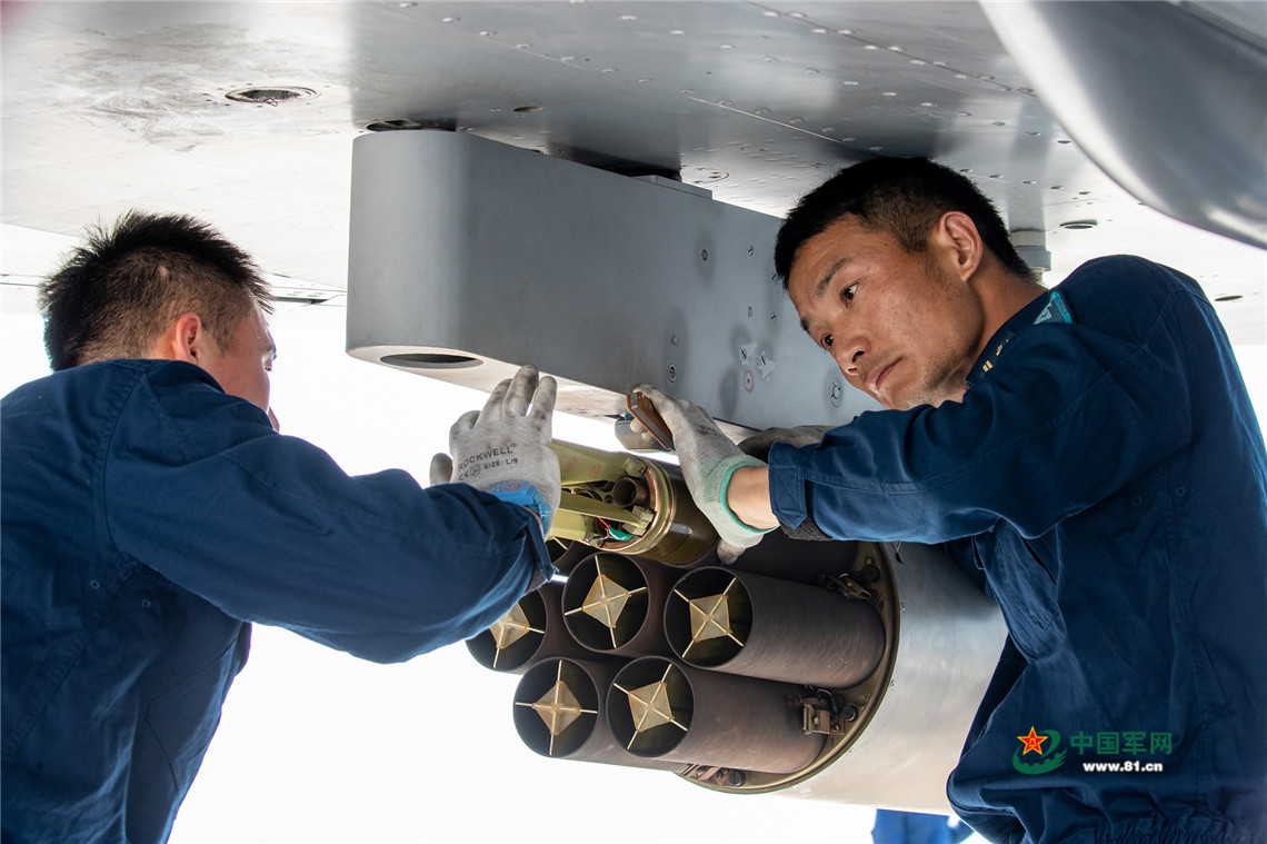 北部战区空军航空兵某旅机群升空作战训练