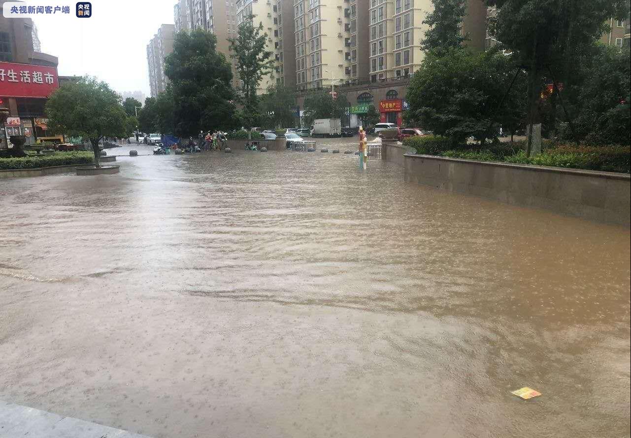 暴雨突袭信阳消防救援人员紧急营救被困群众84人