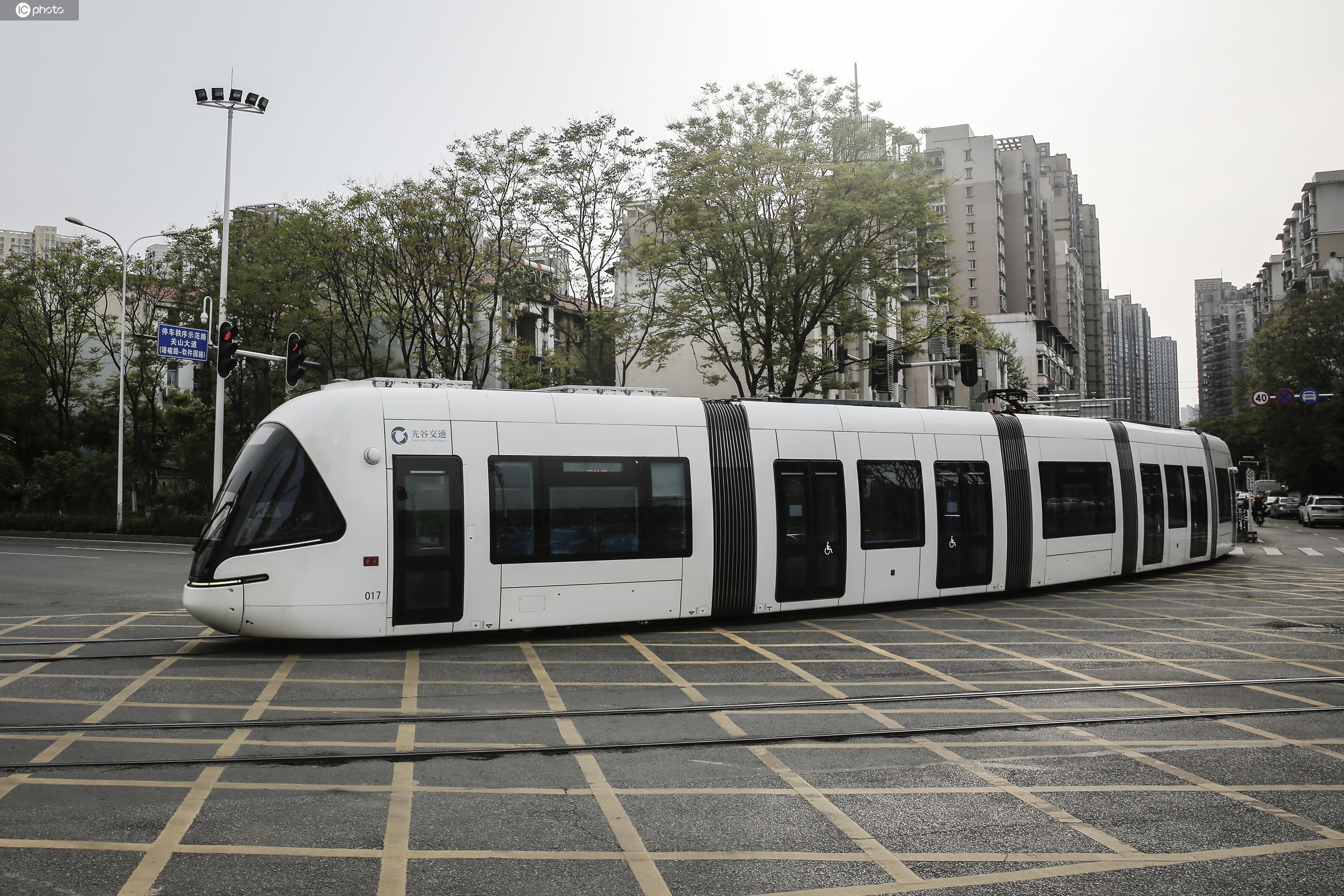 武汉"光谷量子号"有轨电车恢复运营