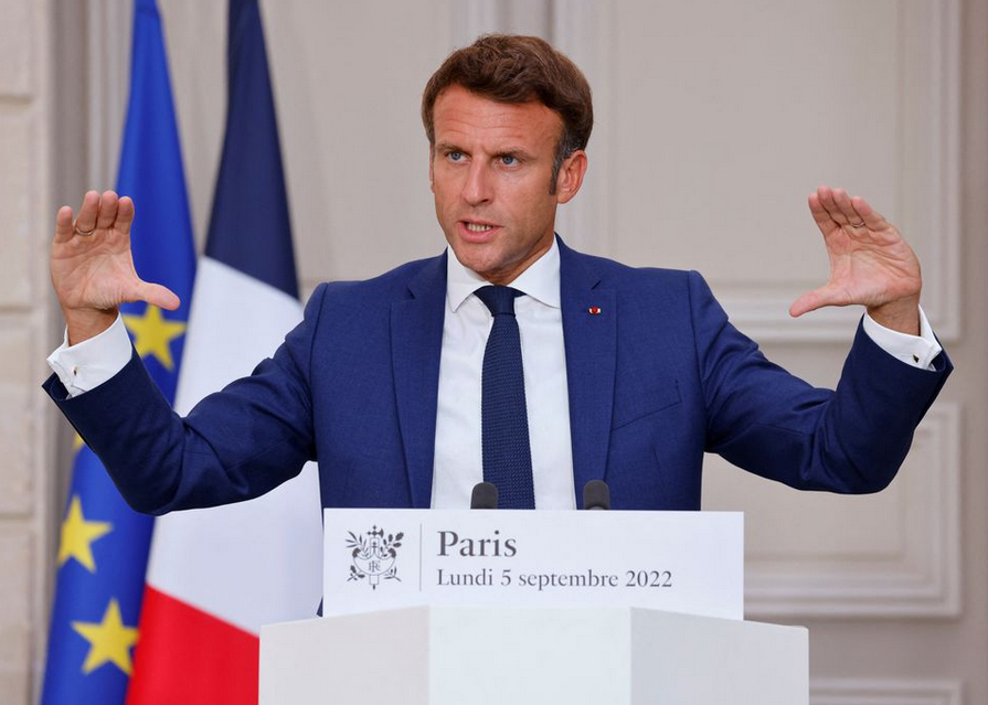 当地时间5日，法国总统马克龙在巴黎记者会上讲话。图源：路透社