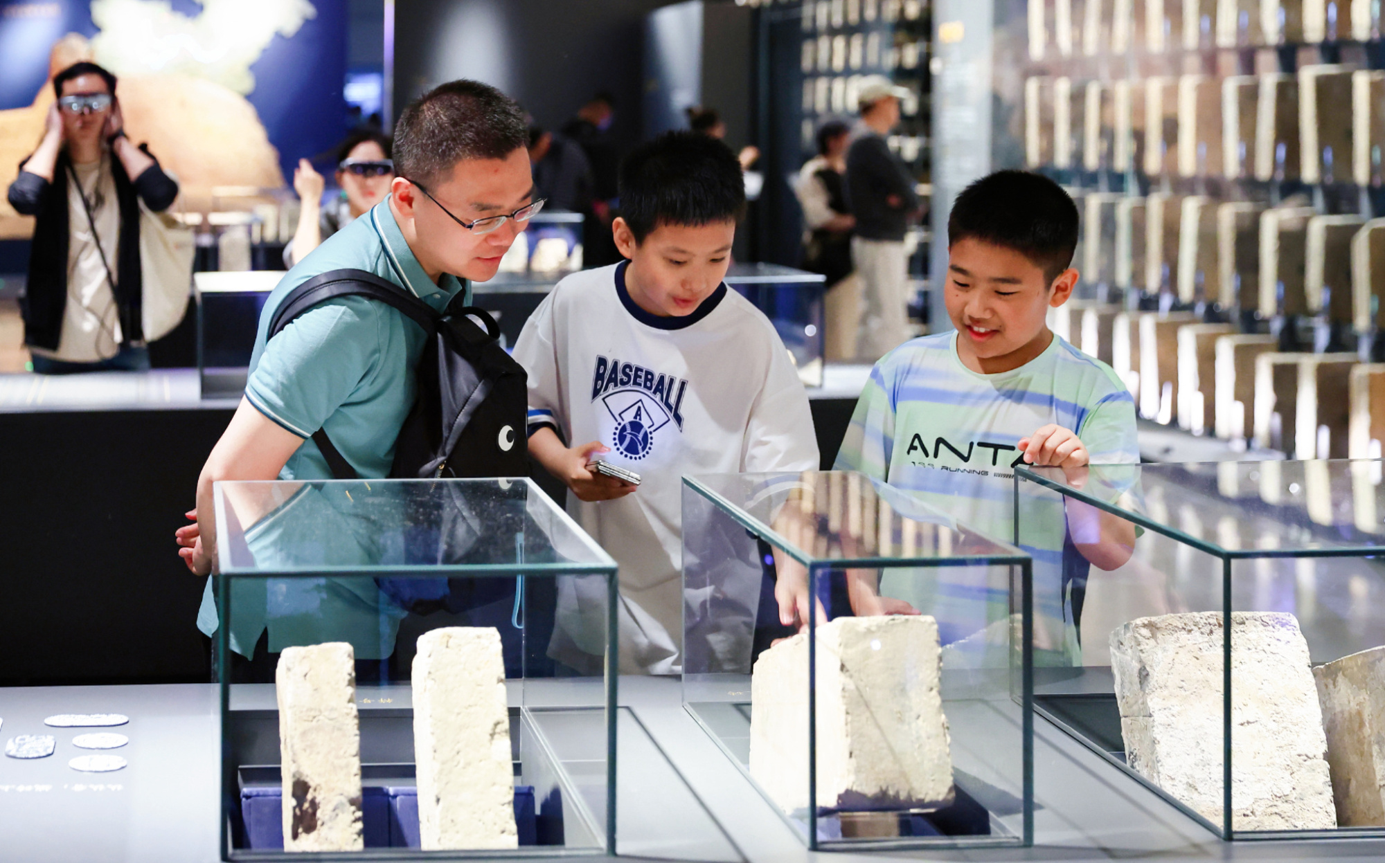 【央广网评·文旅新观察①】年轻人爱逛博物馆 迷的是文博"大餐"的