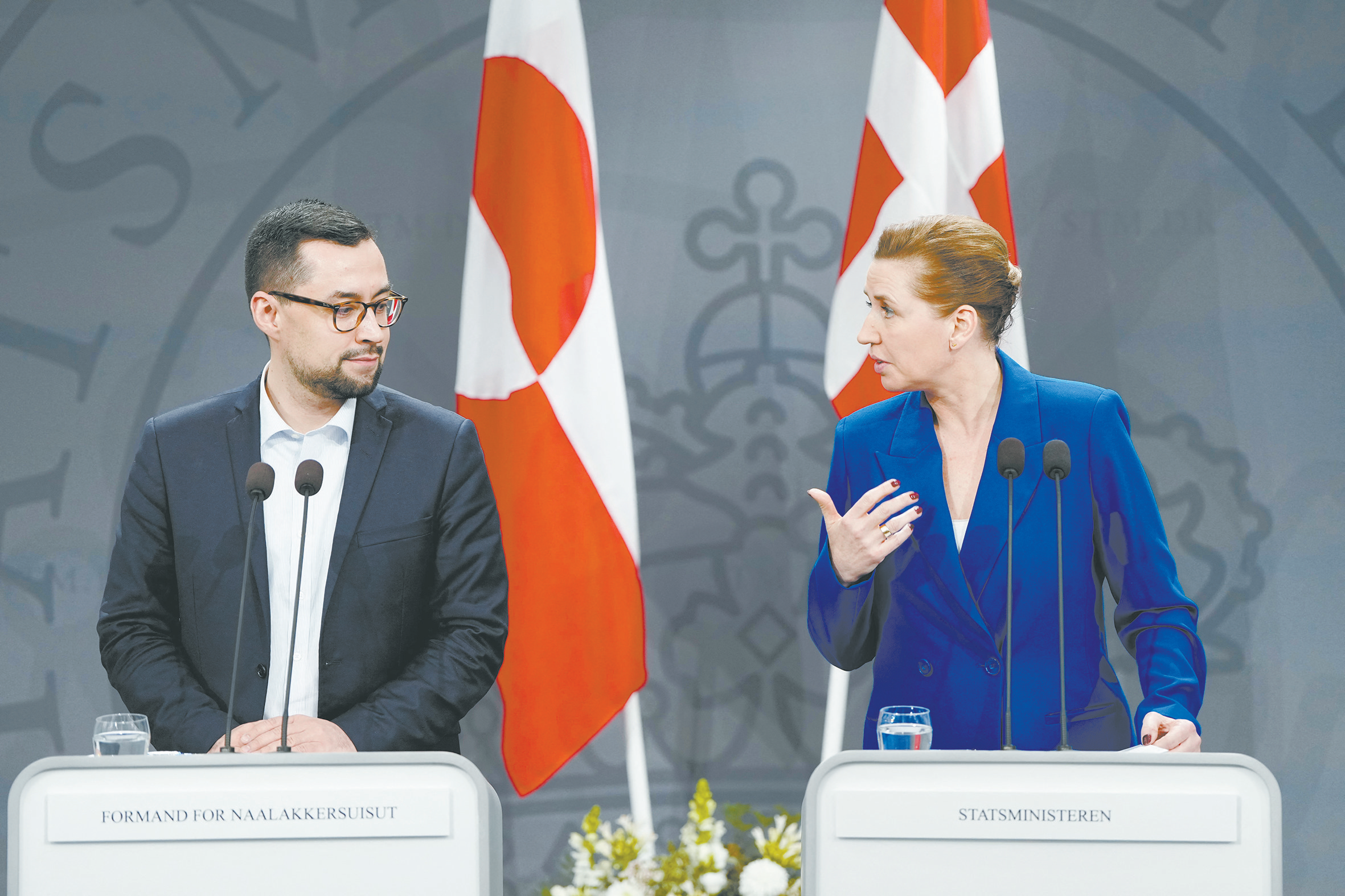 当地时间10日，丹麦首相弗雷泽里克森（右）与格陵兰岛自治政府总理埃格德举行会谈，讨论格陵兰岛问题。（法新社）