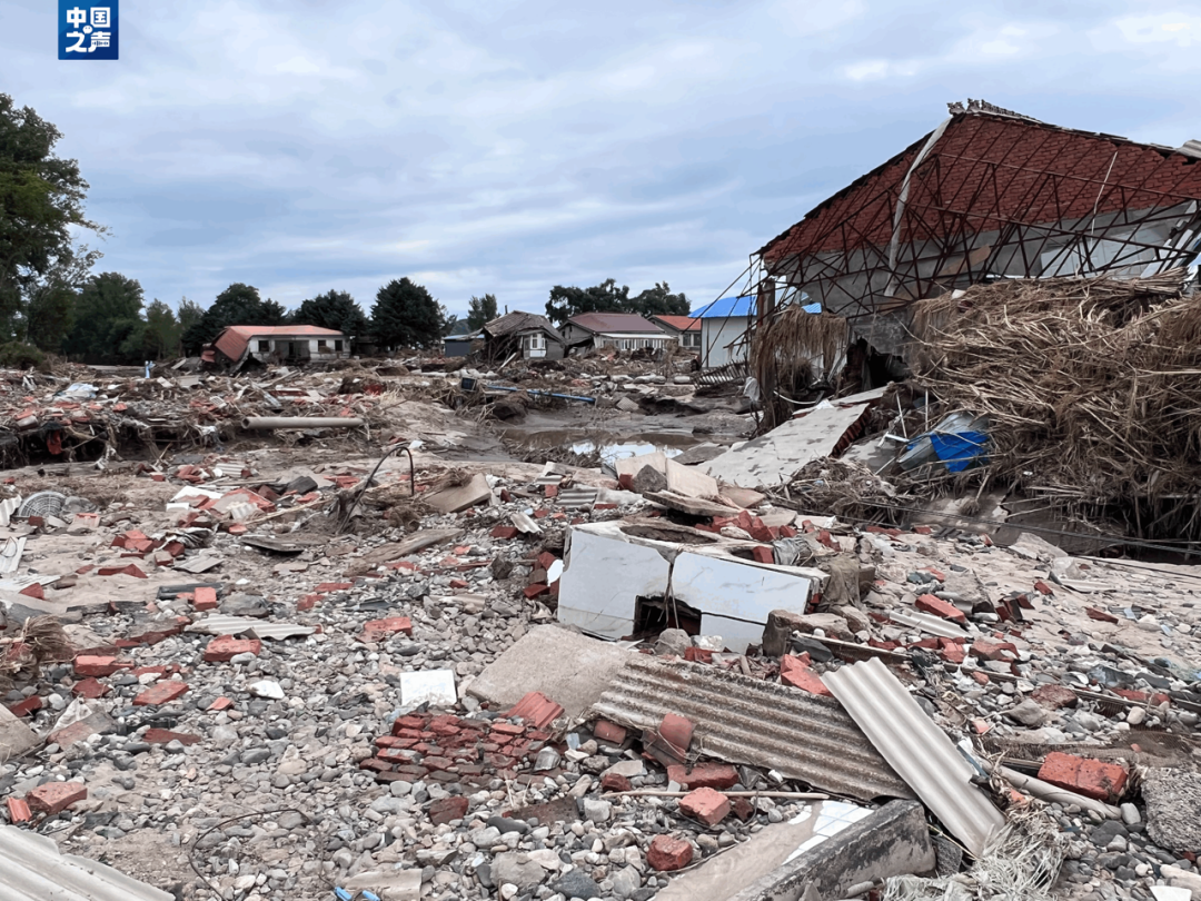 五常市向阳镇建国村小河里屯河道边上的房屋被冲毁