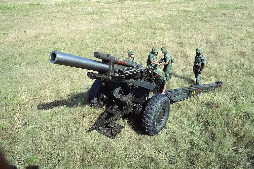 台军现役的老式m114a1榴弹炮