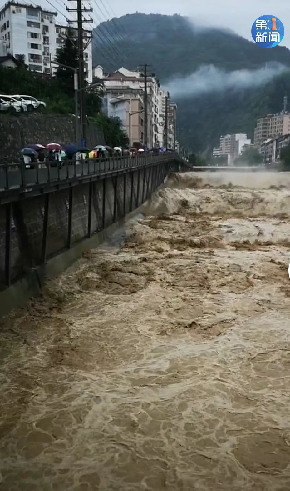 旬邑暴雨图片