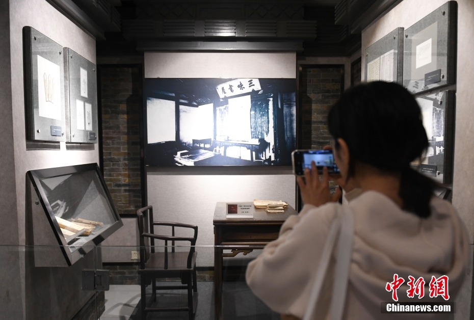 鲁迅"早"字课桌再现 故乡学者解释当年迟到原委